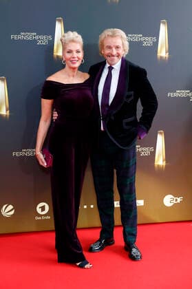 Thomas Gottschalk mit Partnerin Karina Mroß bei der Verleihung des Deutschen Fernsehpreises 2021 im Tanzbrunnen. Köln, 16.09.2021