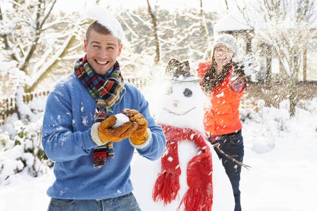 paar,schneeballschlacht,homonym,paare,pärchen,schneeballschlachten *** couple,snowball fight,pairs,snowball fights m5r-fgu ,model released, Symbolfoto