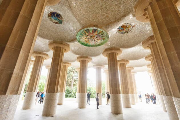 IMAGO Creative: Internationaler Tag der Architektur am 3. Oktober. Thema: Architektur zum Wohlfühlen Tourists at Park Guell, Barcelona, Spain, 10.05.2013, Copyright: xQuimxRoserx full length,female,tourist,large group of people,column,ceiling,pillar,architecture,landmark,spain,barcelona,outdoors,garden,park,day,art,standing,twentieth century styles,spanish culture,tourism,travel,vacation,building exterior,design,mosaic,travel destination,park guell,place of interest,tourist destination,unesco world heritage site,modernism,May 2013 Release,buildings,Standing,Female,Tourist,Innovation,Landmark,Large Group Of People,Art Movement,Modern Art,20th Century Style,Modern,Southern Europe,Iberian Peninsula,Spain,Catalonia,Barcelona,Full Length,Mosaic,Symbol,Orthographic Symbol,Numeral,Grounds,Garden,Park,Ceiling,Column,Pillar,Outdoors,Day,Architec Ref:IS09A8D3G