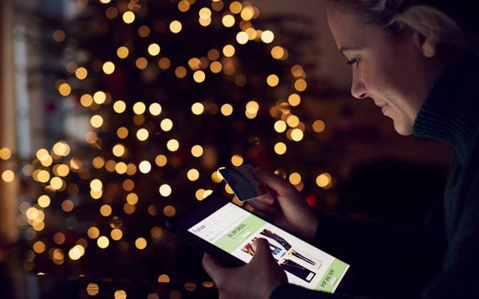 weihnachtseinkauf,sale,online-shopping,tablet-pc,weihnachtseinkäufe,homeshopping,internetshop,internetshops,online-shop,online-shops,onlineshop,onlineshopping,onlineshops,ipad,pc,tablet,tablet pc,tablet-computer,tabletcomputer *** christmas shopping,sale,home shopping,tablet-pc,sales,ipad,tablet pc mmq-10dz ,model released, Symbolfoto ,property released