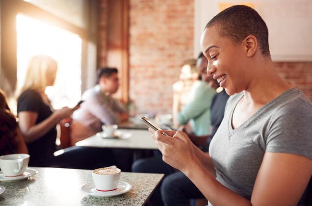 cafÃ ,lesen,internet,wlan,cafe,cafes,cafÃ s,kaffeehaus,kaffeehäuser,online,web,www,drahtlos,kabellos,w-lan,wireless,wireless lan *** cafe,reading,internet,wlan,cafes,read,reading a book,reading something,to read,internets,web,wlans mmq-10ff ,model released, Symbolfoto