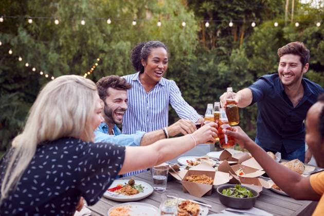 anstoßen,prost,gartenparty,anstossen,prosit,prosten,zuprosten,gartenfest,gartenfeste,gartenparties,party,sommerfest,sommerparty *** toast,cheers,garden party,toasts,cheer,garden parties,gartenfest,parties,party mmq-10ts ,model released, Symbolfoto