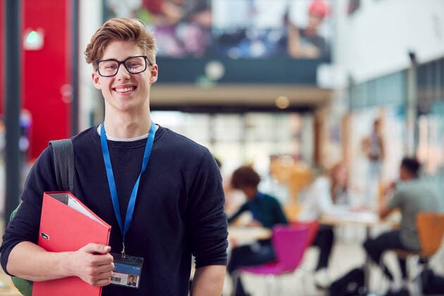 lächeln,porträt,student,freundlich,lächelnd,portrait,portraits,porträts,studenten,studierende,studierender *** smiling,portrait,college student,smile,portraits,college students,student,students mmq-10v8 ,model released, Symbolfoto