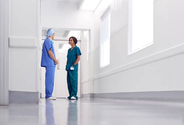 unterhaltung,arzt,krankenschwester,chirurgie,gespräch,unterhalten,doktor,ärzte,krankenpflegerin,pflegerin,chirurg,chirurgin,operation *** entertainment,doctor,nurse,surgery,entertainments,doctors,nurses,surgeries mmq-10x0 ,model released, Symbolfoto