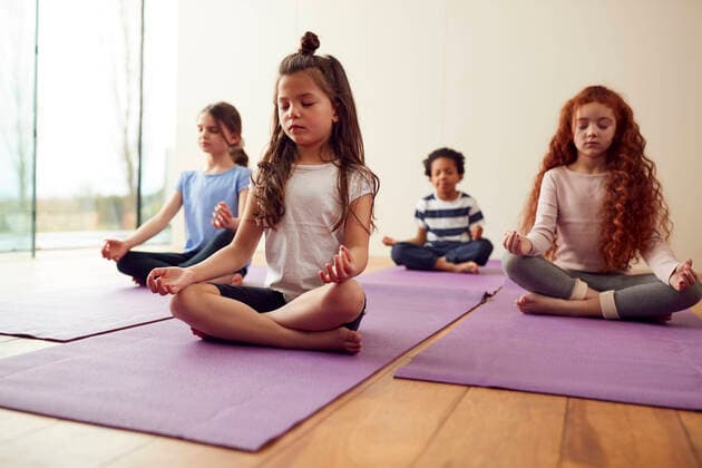 kindheit,meditieren,kinderyoga,kinderzeit,meditation,kinder-yoga,yoga für kinder *** childhood,meditate,yoga,childhoods,children,kid,kids,meditates,yogas mmq-11p0 ,model released, Symbolfoto