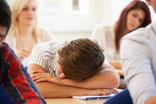 IMAGO Creative: Gesundheit, Burnout erschöpfung,schule,schüler,student,burn out,burnout,burnout-syndrom,burnoutsyndrom,erschöpft,schülerin,schülerinnen,studenten,studierende,studierender *** exhaustion,school,school children,college student,exhaustions,schools,school childrens,college students,student,students mmq-n6t ,model released, Symbolfoto