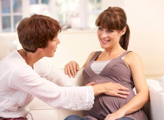 frau,schwangerschaft,schwanger,hebamme,frauen,weiblich,schwangerschaften,schwangere,doula,geburtshelferin *** woman,pregnancy,pregnant,midwife,female,ladies,lady,women,pregnancies,pregnants,doula,doulas,midwives mmq-n9m ,model released, Symbolfoto