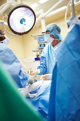 chirurg,operation,operationssaal,arzt,chirurgen,chirurgie,chirurgin,chirurginnen,ärzte,op,operationen,operieren,op saal,op-saal,operationssäle *** surgeon,surgery,operating room,surgeons,surgeries,operating rooms mmq-nrq ,model released, Symbolfoto
