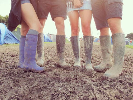 schlamm,gummistiefel,festivalbesucher,dreck,knatsch,matsch,matschig,morast,schlammig,stiefel,festivalbesucherinnen *** mud,galoshes,festival goer,muds,wellies,wellington boots,welly mmq-ofy