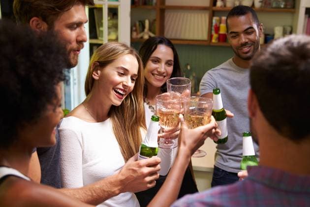 feier,fest,freunde,anstoßen,feier,fest,befreundet,freund,freundschaft,anstossen,prosit,prost,prosten,zuprosten *** celebration,party,friends,toast,celebration,parties,celebration and party,friend,toasts mmq-p4h ,model released, Symbolfoto
