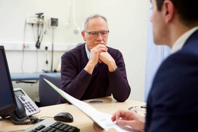 besorgt,diagnose,patientengespräch,patientenakten,besorgnis,sorge,sorgen,sorgenvoll,befund,befunde,diagnosen,diagnostik,arztgespräch,arztgespräche,gespräch,patientengespräche,krankenakte,krankenakten,krankenbericht,krankenblatt,krankenjournal,patientenakte *** worried,diagnosis,consult,patient record,worrieds,consults,patient records mmq-q6f ,model released, Symbolfoto