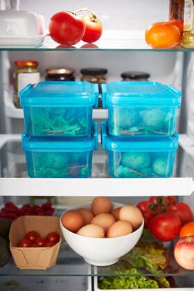IMAGO Creative: Haushaltsgeräte - Kühlschrank behälter,aufbewahrung,kühlschrank,behältnis,aufbewahren,kühlschränke *** container,storage,refrigerator,containers,storages,fridge,refrigerators mmq-zcg
