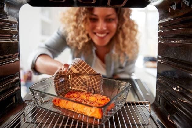 fertig,ofengericht,lachsfilet,lachs,lachskotelett,lachssteak *** done,baked meal,salmon fillet,dones,baked meals,salmon fillets mmq-zcs ,model released, Symbolfoto