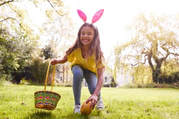 mädchen,ostern,osterei,finden,fest,osterfest,ostereier,fund,gefunden,gefundene,gefundener,gefundenes *** girl,easter,easter egg,finding,girls,easters,easter eggs mmq-ztu ,model released, Symbolfoto