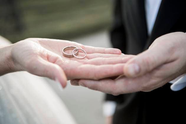 heirat,heiraten,eheringe,brautpaar,hochzeit,trauung,ehering,hochzeitsring,hochzeitsringe,trauring,trauringe,brautpaare,hochzeitspaar,hochzeitspaare,paar,paare *** marriage,marry,wedding rings,bridal couple,marriages,marries,wedding ring,bridal couples pgg-k6j