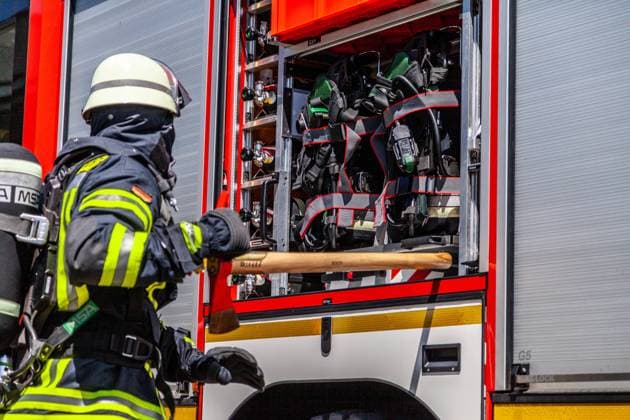 Feuerwehr und Notarzt, Symbolfotos feuerwehr,löschfahrzeug,feuerwehrauto,feuerwehrfahrzeug,feuerwehrwagen *** fire department,fire engine,fire departments,fire engines uhk-fxu EDITORIAL USE ONLY