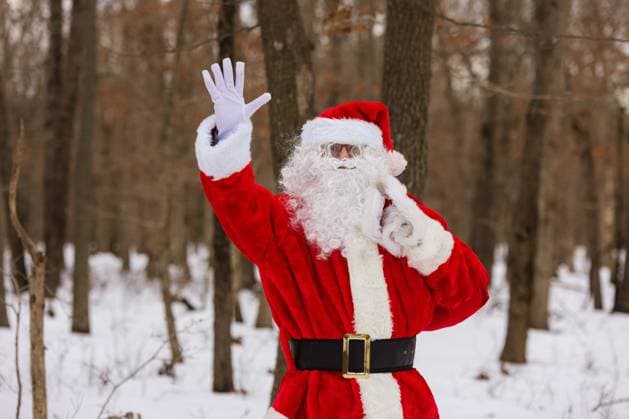 weihnachtsmann,winken,nikolaus,nikoläuse,weihnachtsmänner *** santa clause,waving,santa w2i-hzn ,model released, Symbolfoto