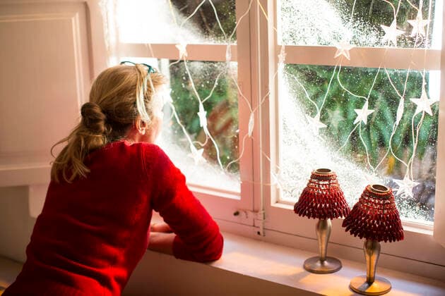 Mother looking out of window with Christmas decorations, 22.12.2014, Copyright: xRUSSxROHDEx, model released, looking through window,red,rear view,waist up,at home,childhood,preparation,bonding,festive,quality time,happiness,christmas decoration,lamp,frosted glass,45 to 49 years,caucasian ethnicity,female,woman,mature woman,only one mature woman,one person,ledge,indoors,day,celebrations,christmas,family,mother,leisure,taking a break,net,resting on elbow,enjoyment,stars,holiday season,January 2015 Release,Resting,Taking A Break,Looking Through Window,Caucasian Ethnicity,Mature Adult,45-49 Years,Female,Women,Family,Parent,Mother,Celebration,Childhood,Enjoyment,Festivity,Freetime,Quality Time,Preparation,Relationship,Bonding,Wellbeing,Happi Ref:IS09AN41S