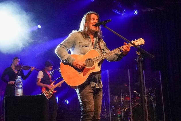 Ray Wilson und seine Band traten im Mörfelder Bürgerhaus auf - Mörfelden-Walldorf 17.09.2021: Ray Wilson Konzert
