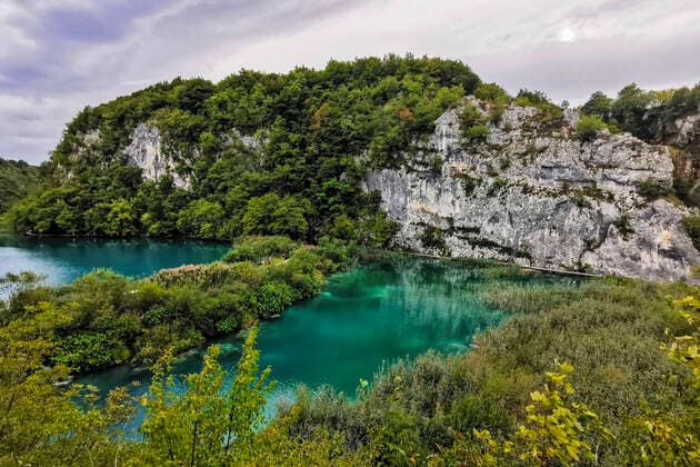 Plitvice Lakes National Park In Croatia Waterfalls of Plitvice Lakes National Park in Croatia on September 15, 2021. In 1979, Plitvice Lakes National Park was inscribed on the UNESCO World Heritage list, due to its outstanding and picturesque series of tufa lakes, caves, connected by waterfalls. Plitvice Lake Croatia zawrzel-plitvice210915_npgHF  Copyright: xBeataxZawrzelx