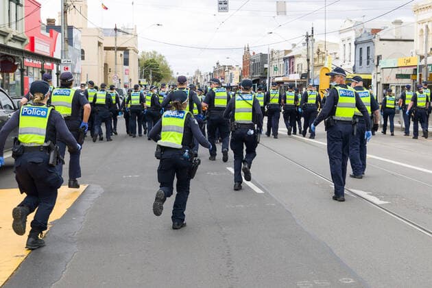 September 18, 2021, Melbourne, Victoria, Australia: Police prepare to confront anti-lockdown protesters at a Worldwide Rally for Freedom protest in Melbourne, Australia. Melbourne Australia - ZUMAl303 20210918_zaf_l303_004 Copyright: xSydneyxLowx