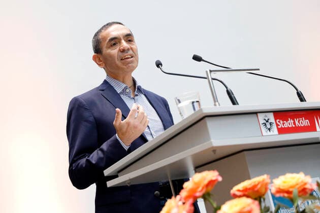 Ugur Sahin, Mitgründer des Biotechnologie-Unternehmens Biontech, bei der Verleihung der Ehrendoktorwürde der Medizinischen Fakultät der Uni Köln und der Eintragung ins Goldene Buch der Stadt Köln. Köln, 17.09.2021