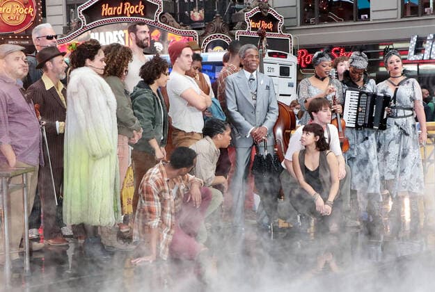 Bilder des Jahres 2021, Entertainment 09 September Entertainment Themen der Woche KW37 NEW YORK, NY- September 17: Amber Gray, Patrick Page, Andre De Shields, Reeve Carney and th and the cast of Hadestown perform on ABC S Good Morning America on Times Square in New York City on September 17, 2021. Copyright: xRWx