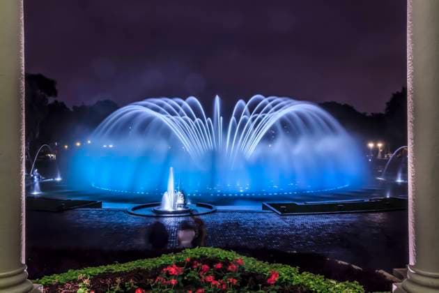 Blue illuminated fountain at night, Park of the Reserve (Parque de la Reserva), Lima, Peru, 05.05.2016, Copyright: xPhotoStock-Israelx blue,long exposure,symmetry,illuminated,fountain,landmark,peru,outdoors,scenics,night,darkness,entertainment,water,nobody,tourism,travel,travel destination,spectacular,lima,May 2016 Release,park of the reserve,Symmetry,Blue,Landmark,No People,Dark,Luminosity,Illuminated,Latin America,South America,Peru,Long Exposure,Symbol,Orthographic Symbol,Numeral,Fountain,Outdoors,Night,Tourist Industry,Nature,Scenics,Travel,Place Of Interest,Travel Destinations Ref:IS09AX5O3