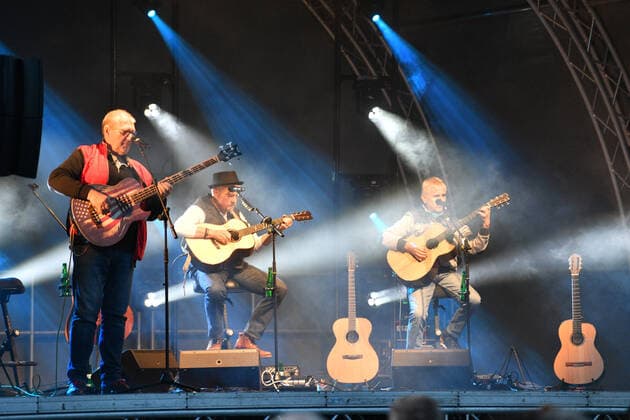 Entertainment Themen der Woche KW37 Auf der Bergehalde in Ensdorf spielt die Band Simply Unplugged am Samstag (18.9.2021) unter dem Saar-Polygon zum 5. Jahrestag des Baus dieses Denkmals für den Saarbergbau. .