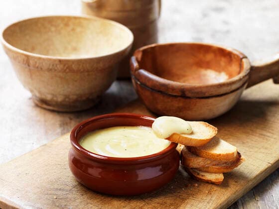Cheese fondue in terracotta bowl, 20.06.2016, Copyright: xDianaxMillerx still life,studio shot,decadence,luxury,terracotta,cutting board,bowl,indoors,day,savoury,food-and-drink,food,bread,dairy product,cheese,prepared meal,nobody,taste,homemade,delicious,vegetarian food,rustic food,fondue,June 2016 Release,Consuming Food,Eating,Tasting,Grace,Elegance,Luxury,Decadence,Homemade,No People,Food,Bread,Dairy Product,Cheese,Ready-To-Eat,Savoury Food,Vegetarian Food,World Cuisine,French Food,Fondue,Ball,Bowling Ball,Cutting Board,Bowl,Symbol,Orthographic Symbol,Numeral,Mineral,Clay,Terracotta,Indoors,Studio Shot,Day,Still Life,Rustic Food Ref:IS09AZ412