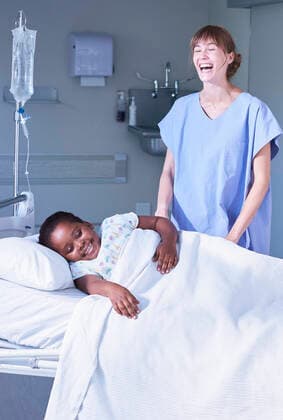Nurse laughing with girl patient in bed on hospital children s ward, 05.07.2016, Copyright: xFrankxandxHelenax, model released, , property released, wearing,front view,childhood,responsibility,bonding,care,humor,innocence,trust,intravenous drip,25 to 29 years,child,caucasian ethnicity,multi-ethnic group,female,girl,woman,young woman,two people,medical occupation,nurse,patients,indoors,hospital,surgical scrubs,laughing,smiling,illness,medical,medical drug,pediatrics,hospital bed,recovering,6 to 7 years,african ethnicity,health service,patient,only female,treatment,healthcare,July 2016 Release,childrens ward,African Descent,Caucasian Ethnicity,Multi-Ethnic Group,Young Adult,25-29 Years,Child,Elementary Age,6-7 Years,Female,Women,Young Women Ref:IS09AZ9GQ