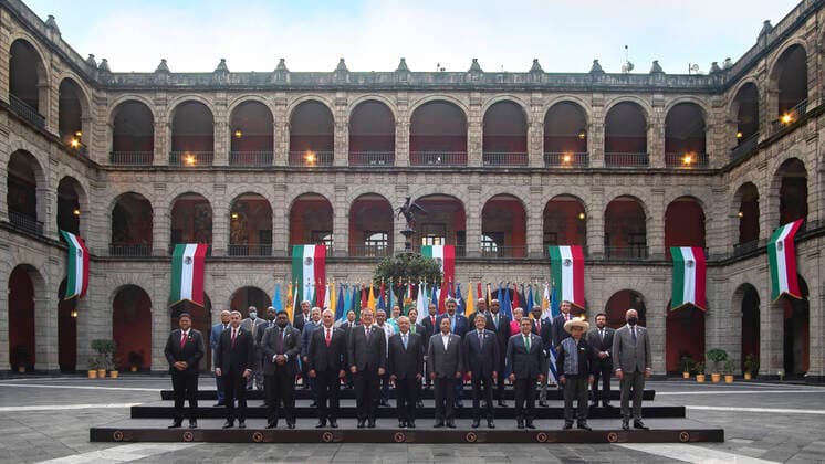 Bilder des Jahres 2021, News 09 September News Themen der Woche KW37 News Bilder des Tages (210919) -- MEXICO CITY, Sept. 19, 2021 -- Participants of the 6th Summit of Heads of State and Government of the Community of Latin American and Caribbean States (CELAC) pose for a group photo in Mexico City, capital of Mexico, on Sept. 18, 2021. (Str Xinhua) MEXICO-MEXICO CITY-CELAC-SUMMIT Stringer 
