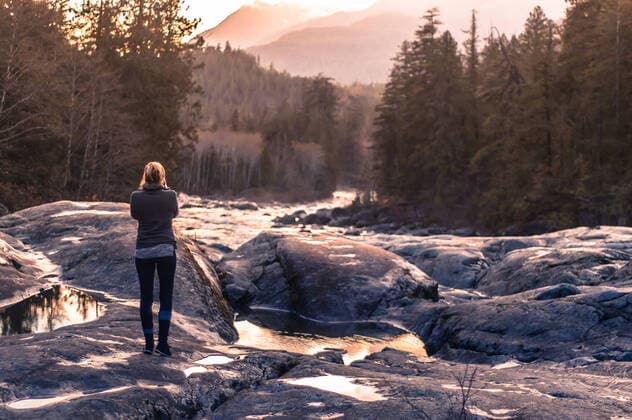 Young woman outdoors, looking at rural surroundings, rear view, Vancouver Island, Canada, 11.05.2018, Copyright: xAlexxEggermontx, model released, looking at view,full length,rear view,solitude,adventure,discovery,escape,exploration,calm,freedom,peaceful,tranquil,contemplation,getting away from it all,nature,young adult,25 to 29 years,caucasian ethnicity,female,woman,young woman,only one young woman,canada,vancouver,outdoors,rural,scenics,day,standing,travel,snow,travel destination,beauty in nature,vancouver island,nanaimo,May 2018 Release,Standing,Thinking,Contemplation,Looking At View,Caucasian Ethnicity,Young Adult,25-29 Years,Female,Women,Young Women,Young Adult Woman,Adventure,Curiosity,Escape,Freedom,Mood,Calm,Getting Away From It Ref:IS09BE024