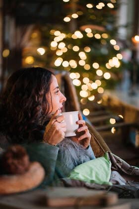 Young woman drinking coffee in cafe with decorative lights, 31.10.2018, Copyright: xAlbertoxBogox, model released, , property released, wearing,daydreaming,black hair,focus on foreground,head and shoulders,side view,traditional,contemplation,comfortable,relaxation,illuminated,coffee cup,25 to 29 years,wavy hair,caucasian ethnicity,female,woman,young woman,only one young woman,one person,cafe,indoors,dining room,autumn,winter,casual clothing,sweater,darkness,food-and-drink,drink,coffee,food,long hair,lifestyle,leisure,rustic,decorative light,only female,low key,shallow focus,cafe culture,November 2018 Release,Thinking,Contemplation,Day Dreaming,Caucasian Ethnicity,Young Adult,25-29 Years,Female,Women,Young Women,Young Adult Woman,Cafe Cult Ref:IS09BS2NS