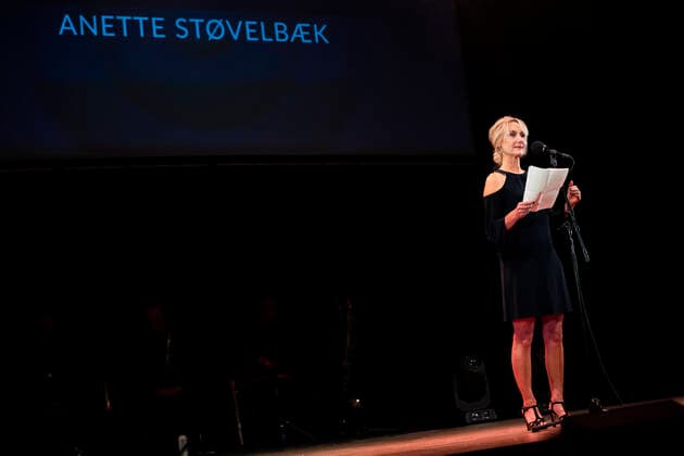 LAURITZEN PRISEN uddeles til Anette Stoevelbaek. Lauritzen prisen bliver uddelt paa Folketeatret soendag den 19. september 2021. Traditionen tro uddeles Lauritzen-prisen paa 250.000 kr. til en mandlig og en kvindelig skuespiller, som paa baggrund af deres store kunstneriske praestationer paa de danske scener, TV eller film skal haedres med den flotte pris. Yderligere uddeles Lauritzen Fondens Visionspris paa 100.000 kr., Lauritzen Fondens Backstage-pris paa 50.000 kr., Lauritzen Fondens Wauw-pris paa 30.000 kr., Lauritzen Fondens Believe in You-priser paa 4 x 25.000 kr. og Lauritzen Fondens Boerne og Unge-pris paa 2 x 50.000 kr.. , Copenhagen Denmark Copyright: MartinxSylvestx COP105 spdk20210919-225831-L