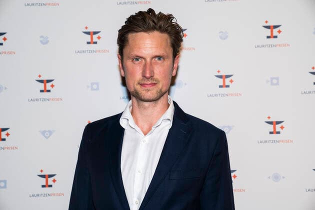 Mikkel Boe Foelsgaard paa den roede loeber ved Lauritzen prisen. Lauritzen prisen bliver uddelt paa Folketeatret soendag den 19. september 2021. Traditionen tro uddeles Lauritzen-prisen paa 250.000 kr. til en mandlig og en kvindelig skuespiller, som paa baggrund af deres store kunstneriske praestationer paa de danske scener, TV eller film skal haedres med den flotte pris. Yderligere uddeles Lauritzen Fondens Visionspris paa 100.000 kr., Lauritzen Fondens Backstage-pris paa 50.000 kr., Lauritzen Fondens Wauw-pris paa 30.000 kr., Lauritzen Fondens Believe in You-priser paa 4 x 25.000 kr. og Lauritzen Fondens Boerne og Unge-pris paa 2 x 50.000 kr.. , Copenhagen Denmark Copyright: MartinxSylvestx COP105 spdk20210919-233300-L