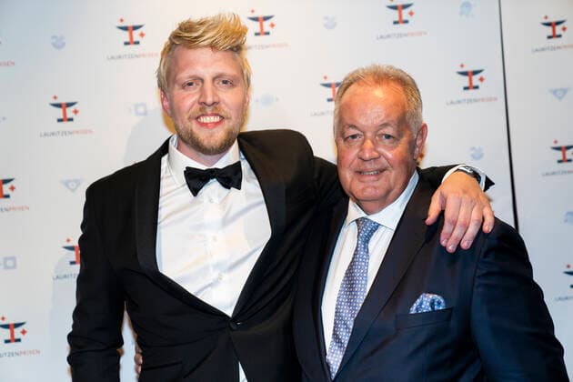 Pelle Emil Hebsgaard og formanden for Lauritzen Fonden, Jens Ditlev Lauritzen efter showet ved Lauritzen prisen. Lauritzen prisen bliver uddelt paa Folketeatret soendag den 19. september 2021. Traditionen tro uddeles Lauritzen-prisen paa 250.000 kr. til en mandlig og en kvindelig skuespiller, som paa baggrund af deres store kunstneriske praestationer paa de danske scener, TV eller film skal haedres med den flotte pris. Yderligere uddeles Lauritzen Fondens Visionspris paa 100.000 kr., Lauritzen Fondens Backstage-pris paa 50.000 kr., Lauritzen Fondens Wauw-pris paa 30.000 kr., Lauritzen Fondens Believe in You-priser paa 4 x 25.000 kr. og Lauritzen Fondens Boerne og Unge-pris paa 2 x 50.000 kr.. , Copenhagen Denmark Copyright: MartinxSylvestx COP105 spdk20210919-234717-L