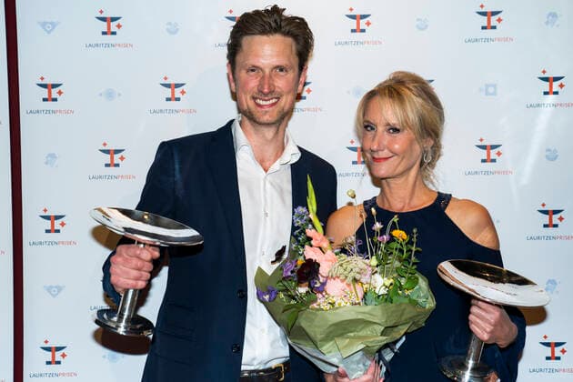 Entertainment Bilder des Tages Mikkel Boe Foelsgaard og Anette Stoevelbaek efter showet. Lauritzen prisen bliver uddelt paa Folketeatret soendag den 19. september 2021. Traditionen tro uddeles Lauritzen-prisen paa 250.000 kr. til en mandlig og en kvindelig skuespiller, som paa baggrund af deres store kunstneriske praestationer paa de danske scener, TV eller film skal haedres med den flotte pris. Yderligere uddeles Lauritzen Fondens Visionspris paa 100.000 kr., Lauritzen Fondens Backstage-pris paa 50.000 kr., Lauritzen Fondens Wauw-pris paa 30.000 kr., Lauritzen Fondens Believe in You-priser paa 4 x 25.000 kr. og Lauritzen Fondens Boerne og Unge-pris paa 2 x 50.000 kr.. , Copenhagen Denmark Copyright: MartinxSylvestx COP105 spdk20210919-235020-L