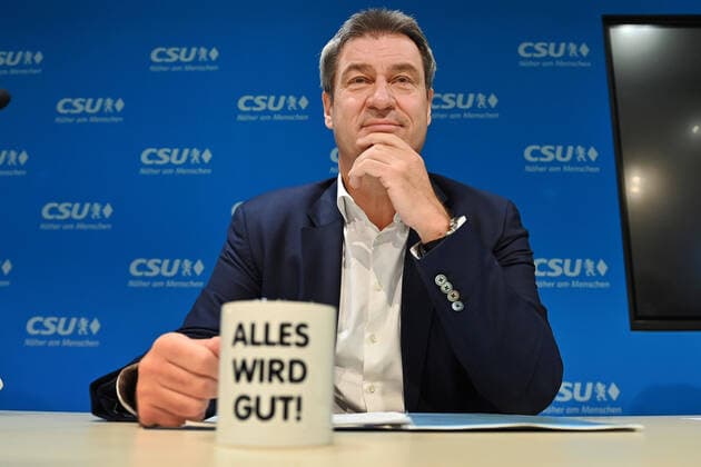 Markus SOEDER (Ministerpraesident Bayern und CSU Vorsitzender) hinter einer Tasse mit der Aufschrift ALLES WIRD GUT! Konstituierende Sitzung des CSU Vorstands in der CSU Zentrale in Muenchen am 20.09.2021.