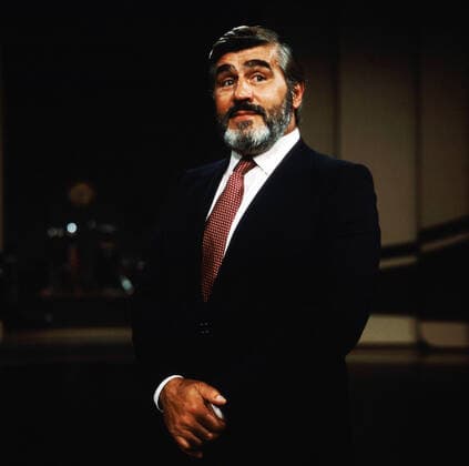 Mario Adorf Mario Adorf, deutscher Schauspieler, Autor und Hörspielsprecher, in der Talkshow Heut abend , Deutschland 1982. German actor, author and audio play speaker Mario Adorf in the TV talkshow Heut abend , Germany 1982., München Bayern Deutschland Copyright: kpa UnitedArchives55004403 EDITORIAL USE ONLY