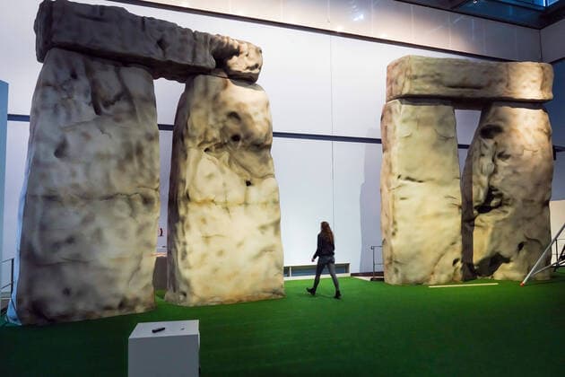 Bilder des Jahres 2021, News 09 September News Themen der Woche KW38 News Bilder des Tages Die Ausstellung Stonehenge in Herne startet am Donnerstag (23.09.2021) im LWL-Museum fuer Archaeologie (Foto vom 20.09.2021). In der weltweit ersten auf Laserscandaten basierenden Eins-zu-eins-Rekonstruktion sollen die Ausmasse des mehr als 4.000 Jahre alten Steinkreises erlebbar gemacht werden, wie der Landschaftsverband Westfalen-Lippe (LWL) am Montag in Herne erklaerte. Zudem werden aktuelle Forschungsergebnisse erstmals der Oeffentlichkeit praesentiert und Parallelen zur westfaelischen Archaeologie gezogen. Die Schau ist bis zum 25. September 2022 zu sehen. (Siehe epd-Meldung vom 20.09.2021) Stonehenge in Herne praesentiert Steinkreis-Rekonstruktion *** The exhibition Stonehenge in Herne starts on Thursday 23 09 2021 in the LWL Muse Copyright: epd-bild FriedrichxStark EDITORIAL USE ONLY