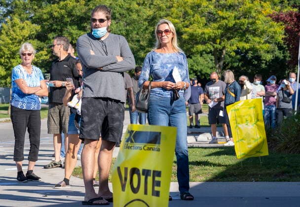 September 20, 2021, Bowmanville, on, Canada: Voters line up at a polling station to vote in the Canadian federal election in Bowmanville, Ontario on Monday, September 20, 2021. Bowmanville Canada  - ZUMAc35_ 20210920_zaf_c35_027 Copyright: xFrankxGunnx