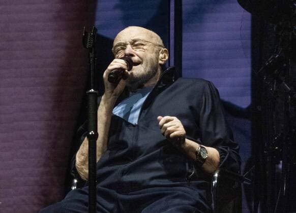 Bilder des Jahres 2021, Entertainment 09 September Entertainment Bilder des Tages Genesis perform on the first night of their Last Domino? reunion tour at Utilita Arena Birmingham. This is the bands first live performance in 13 years. Featuring: Phil Collins Where: Birmingham, United Kingdom When: 20 Sep 2021 Credit: Cover Images Copyright: xx 50666785 EDITORIAL USE ONLY. NOT FOR USE BY NEWSPAPERS BASED IN THE UK.