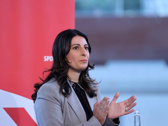 Daniela Cavallo, Vorsitzende des Gesamt- und Konzernbetriebsrates der Volkswagen AG zu Gast beim Arbeitnehmer Zukunftsgespraech Wolfsburg *** Daniela Cavallo, Chairwoman of the General and Group Works Councils of Volkswagen AG as a guest at the Wolfsburg Employee Future Discussion