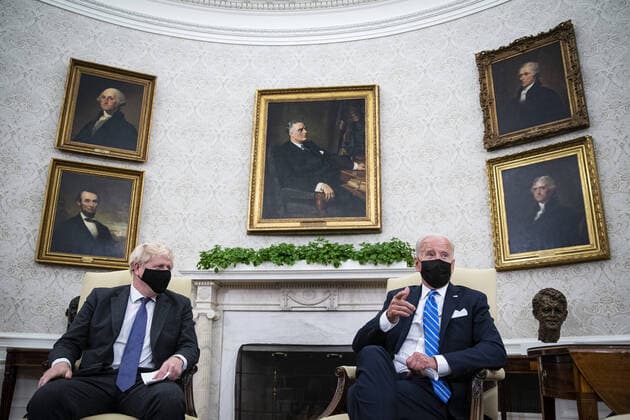 Bilder des Jahres 2021, News 09 September News Themen der Woche KW38 News Bilder des Tages President Joe Biden meets with Prime Minister Boris Johnson of Britain in the Oval Office of the White House on Tuesday, September 21, 2021 in Washington, DC. Pool  WAX2021092110888 AlxDrago