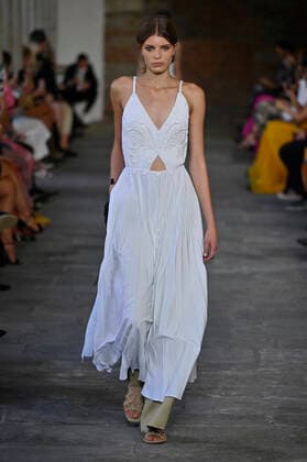 Milan, Milan Fashion Week, Women Spring Summer 2022. Milan, Women s Fashion, Spring Summer 2022. ALBERTA FERRETTI Fashion show catwalk Pictured: Model  Copyright: xRiccardoxGiordanox xIPAx xModaxMilanox
