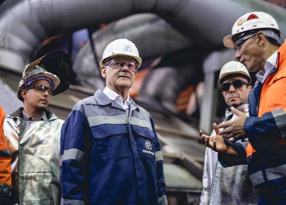 News Bilder des Tages Bundesfinanzminister Olaf Scholz (SPD) im Rahmen einer Betriebsbesichtigung bei Thyssenkrupp Steel Europe. Duisburg, 23.09.2021. Duisburg Germany *** Federal Minister of Finance Olaf Scholz SPD during a plant tour at thyssenkrupp Steel Europe Duisburg, 23 09 2021 Duisburg Germany Copyright: xXanderxHeinl photothek.dex