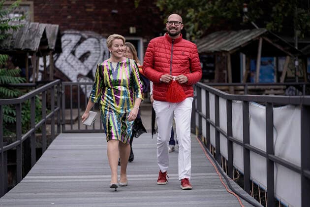 CSD auf der Spree mit SPD Spitzenkandidatin fuer Berlin Aktuell, 23.09.2021, Berlin Landesvorsitzende und Spitzenkandidatin der Berliner SPD Franziska Giffey gemeinsam mit Michael Biel AGH Kandidat der SPD fuer Schoeneberg Sued bei der SPD Berlin Veranstaltung fuer den Wahlkampf zum Abgeordnetenhaus Berlin beim CSD auf der Spree auf der MS Ernst Reuter Berlin Berlin Deutschland *** CSD on the Spree with SPD top candidate for Berlin Current, 23 09 2021, Berlin state chairwoman and top candidate of the Berlin SPD Franziska Giffey together with Michael Biel AGH candidate of the SPD for Schoeneberg South at the SPD Berlin event for the election campaign for the Berlin House of Representatives at the CSD on the Spree on the MS Ernst Reuter Berl