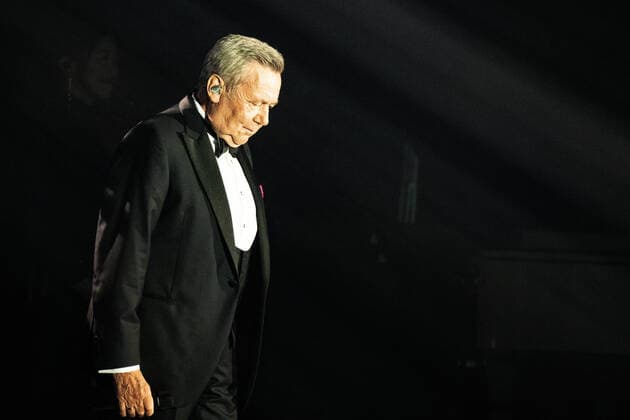 Bilder des Jahres 2021, Entertainment 09 September Roland Kaiser Alles oder Dich - Die Tournee zum . Roland Kaiser in der Stuttgarter Schleyerhalle. Roland Kaiser kehrt nach einer längeren coronabedingten Konzertpause wieder auf die Bühne zurück. Stuttgart Baden-Württemberg Deutschland *** Roland Kaiser Alles oder Dich Die Tournee zum Roland Kaiser in der Stuttgarter Schleyerhalle Roland Kaiser returns to the stage after a longer concert break due to corona Stuttgart Baden Württemberg Germany