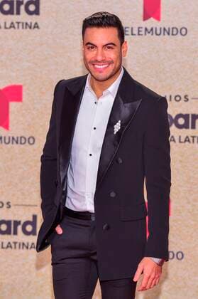 Mexican singer Carlos Rivera poses on the red carpet at the Billboard Latin Music Awards, at the Watsco Center in Miami, Florida, USA, 23 September 2021. According to the organizers, the Billboard Latin Music Awards recognize the most popular albums, songs and performers in Latin music, based on the results of actual sales, streaming, radio broadcasts and social networks that provide information to the weekly Billboard charts. for a year. Red carpet of the 2021 Billboard Latin Music Awards in Miami !ACHTUNG: NUR REDAKTIONELLE NUTZUNG!  Copyright: xGiorgioxVierax USA2049 20210924-d99b32d6ff3adc60a0f6bcad8cd8e766482baf32